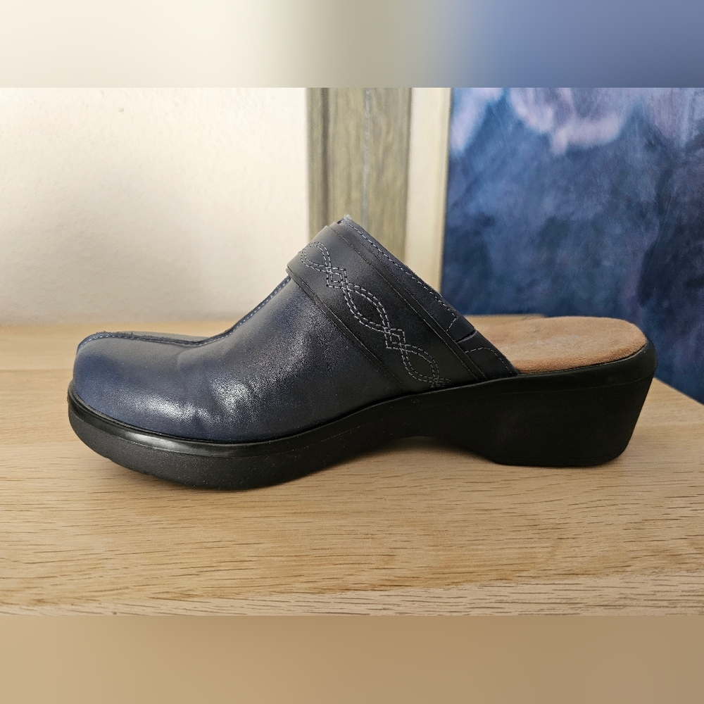 Easy Spirit Women's Leather Navy Slip-On Clogs 🥰 (7.5) - Picture 4 of 12